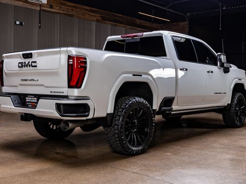 Used 2024 GMC Sierra 3500 Denali Ultimate AWD/4WD image 8