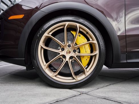 Used 2022 Porsche Cayenne Turbo GT image 3