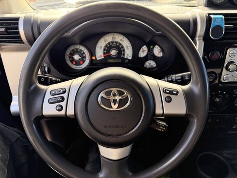 Used 2012 Toyota FJ Cruiser Base image 13