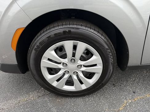 Used 2025 Kia Soul LX FWD image 38