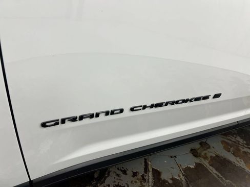 Used 2025 Jeep Grand Cherokee Altitude AWD/4WD image 25