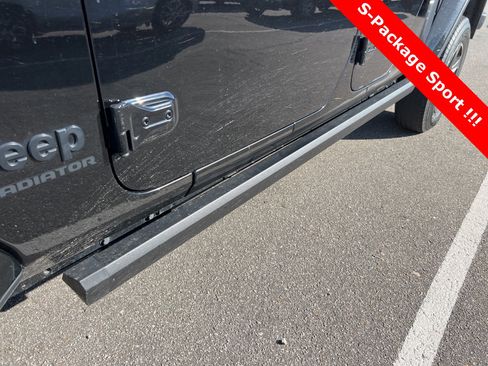 Used 2022 Jeep Gladiator Sport image 10