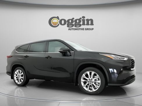 Used 2026 Toyota Highlander Limited AWD/4WD image 24