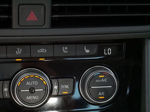 Certified 2024 Volkswagen Jetta SEL FWD image 28