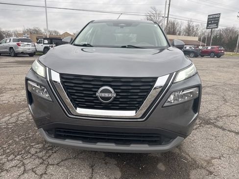 Used 2023 Nissan Rogue SV image 2