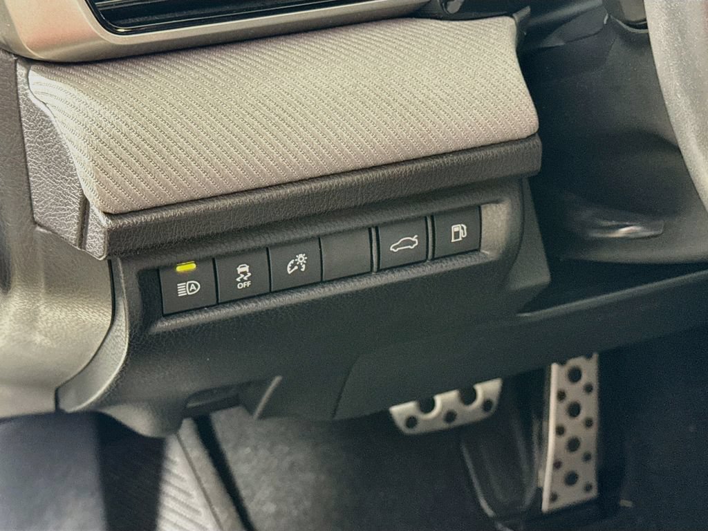 Used 2025 Toyota Camry SE w/ Convenience Package FWD image 11