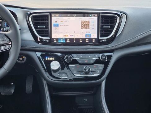 New 2026 Chrysler Pacifica Limited w/ S Appearance Package image 24