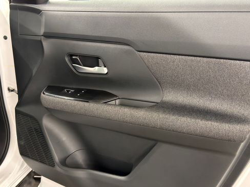 Used 2025 Nissan Kicks SV FWD image 40