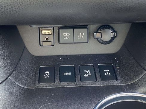 Used 2019 Toyota Highlander AWD V6 image 32