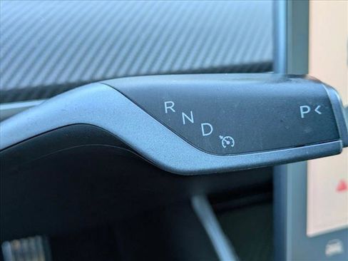 Used 2018 Tesla Model 3 Mid Range image 11