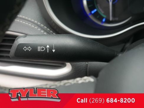 Used 2023 Chrysler Pacifica Touring-L FWD image 26