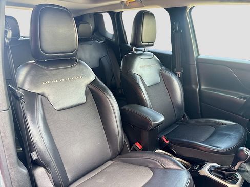 Used 2017 Jeep Renegade Trailhawk AWD/4WD image 27