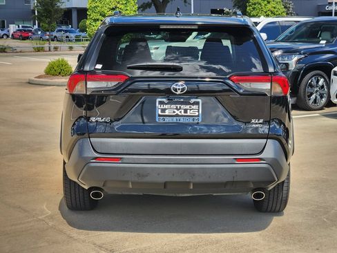 Used 2021 Toyota RAV4 XLE Premium AWD/4WD image 6