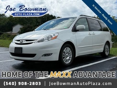 Used 2010 Toyota Sienna XLE FWD image 1