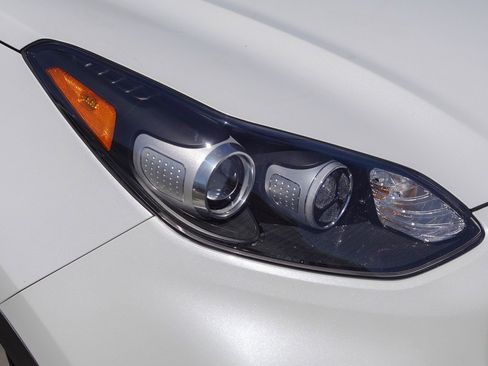 Used 2017 Kia Sportage SX image 2