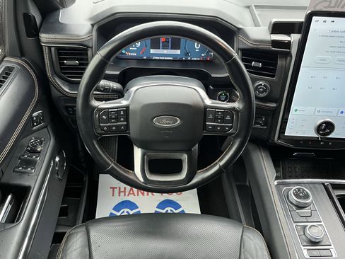 Used 2022 Ford Expedition Platinum image 9