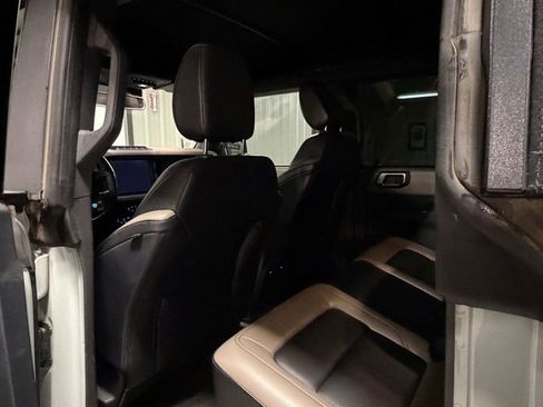 Used 2024 Ford Bronco Wildtrak image 12