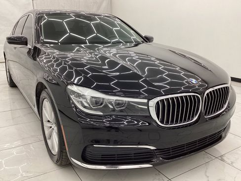 Used 2019 BMW 740i xDrive image 3