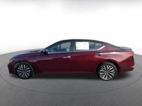 Used 2025 Nissan Altima 2.5 SV image 9