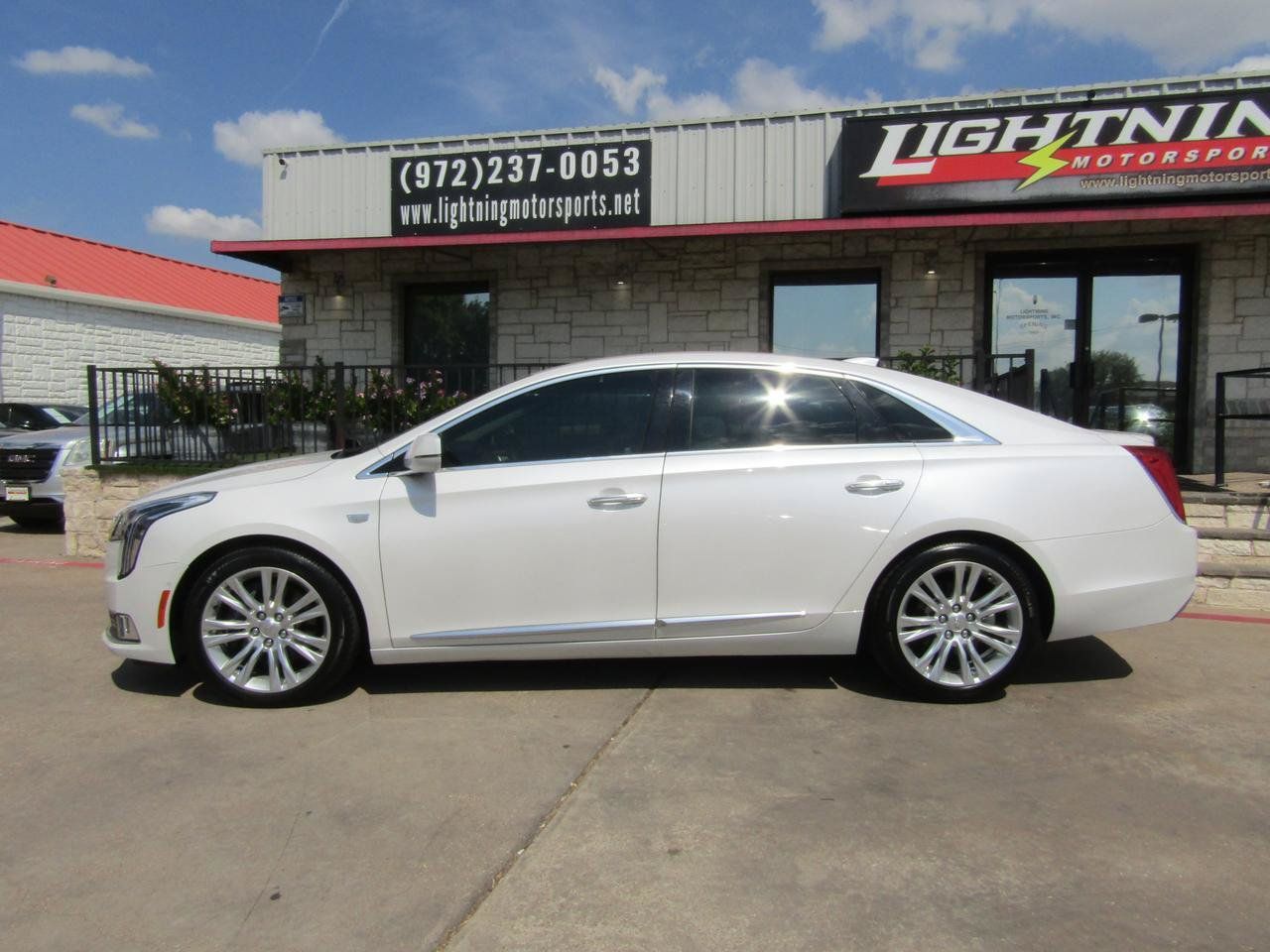 Used 2018 Cadillac XTS Luxury FWD image 2