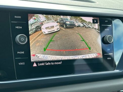 Certified 2022 Volkswagen Taos SE image 30