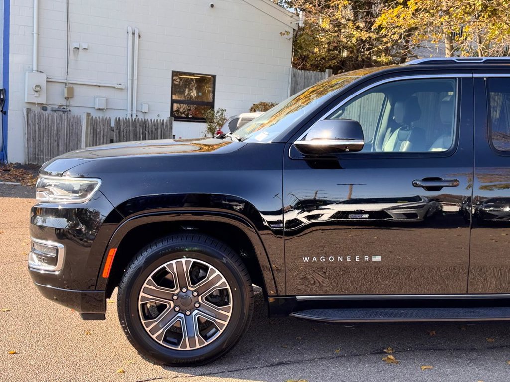 Used 2023 Jeep Wagoneer 4WD w/ Premium Group I image 10