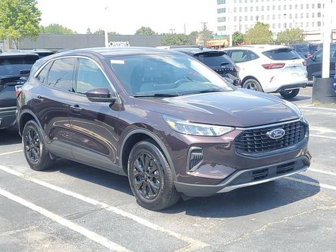 Used 2023 Ford Escape Active w/ Tech Pack #2 AWD/4WD image 1