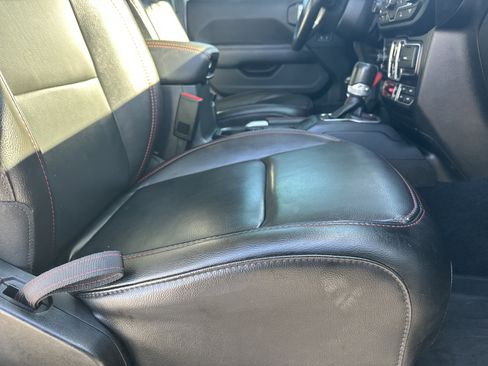 Used 2022 Jeep Gladiator Rubicon w/ Cold Weather Group image 14