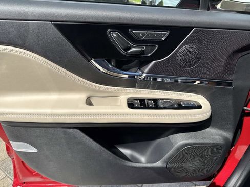 New 2026 Lincoln Corsair Premiere image 9