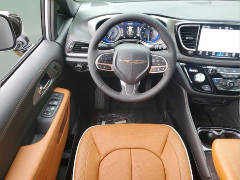 New 2026 Chrysler Pacifica Pinnacle FWD image 22
