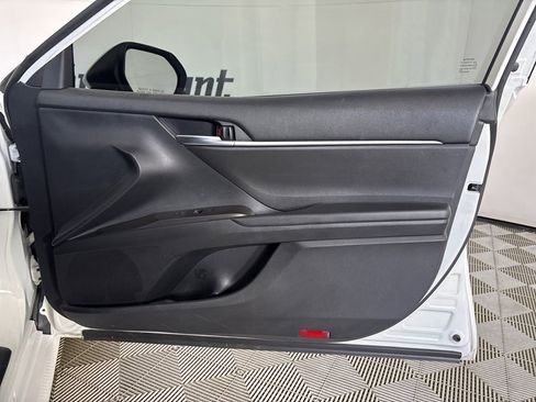 Used 2021 Toyota Camry LE FWD image 27