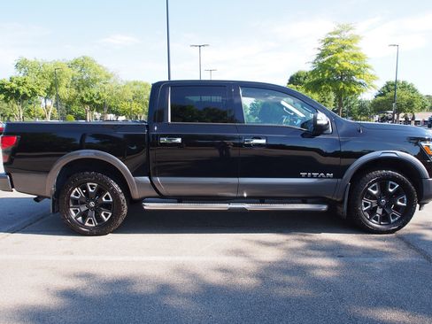 Used 2021 Nissan Titan Platinum Reserve w/ Moonroof Package AWD/4WD image 9