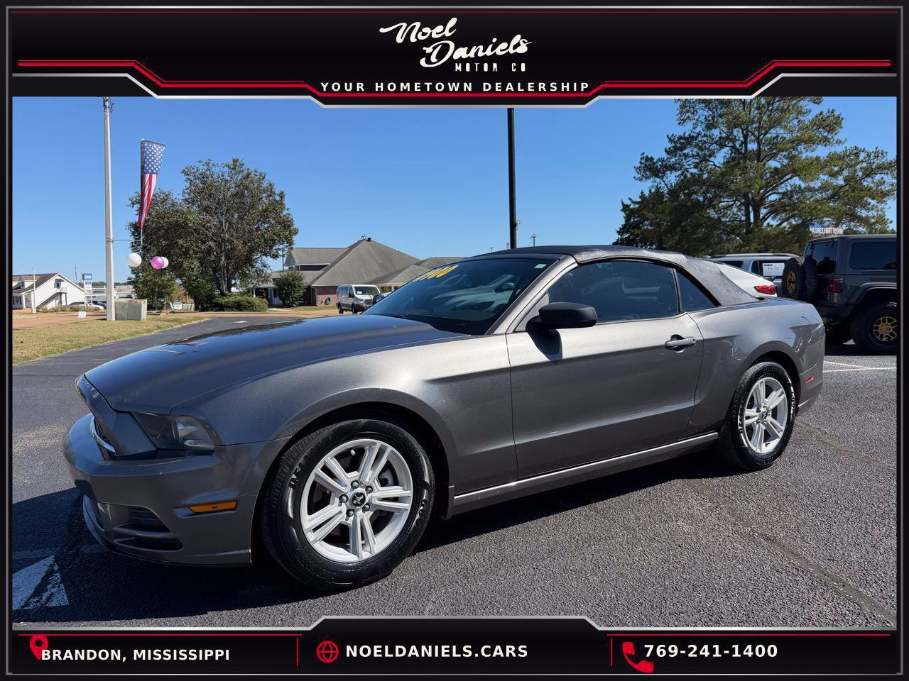 Used 2014 Ford Mustang Convertible RWD image 1