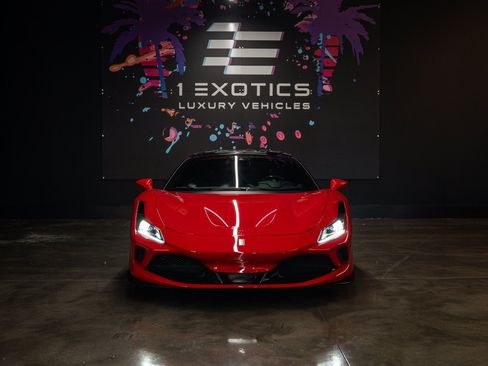 Used 2020 Ferrari F8 Tributo RWD image 4