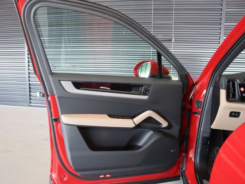 New 2026 Porsche Cayenne image 20