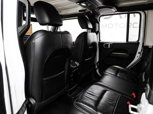 Used 2018 Jeep Wrangler Unlimited Sahara AWD/4WD image 34