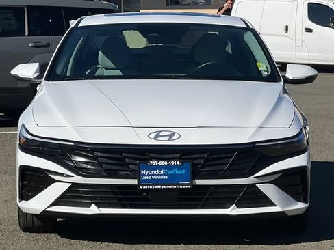 Certified 2025 Hyundai Elantra Limited FWD image 11