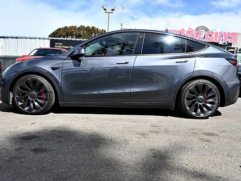 Used 2022 Tesla Model Y Performance image 4