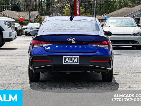 Used 2025 Hyundai Elantra Sport image 12