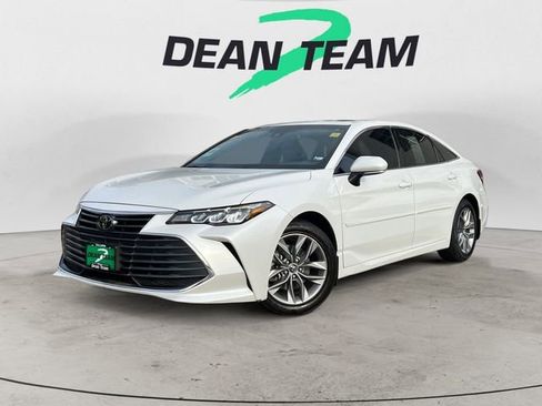 Used 2019 Toyota Avalon XLE image 4