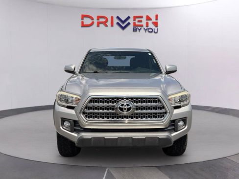 Used 2017 Toyota Tacoma TRD Off-Road w/ Tow Package (A/T) AWD/4WD image 8