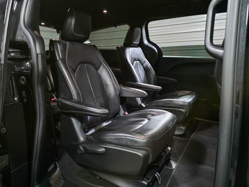 Used 2023 Chrysler Pacifica Touring-L w/ S Appearance Package FWD image 18