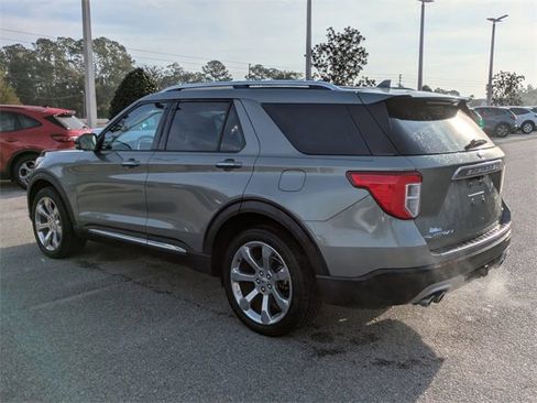 Certified 2020 Ford Explorer Platinum w/ Premium Technology Package image 5