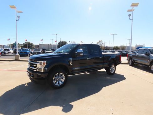 Used 2022 Ford F250 Platinum w/ FX4 Off-Road Package image 2
