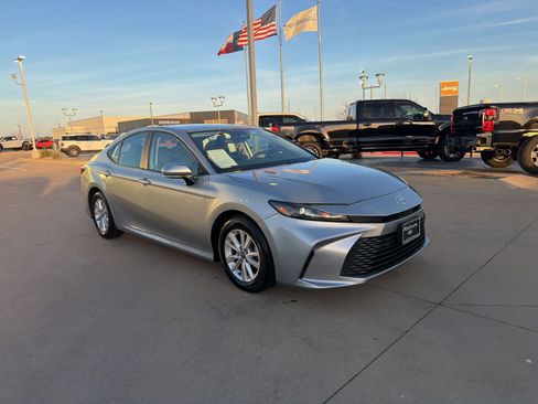 Used 2025 Toyota Camry LE FWD image 8
