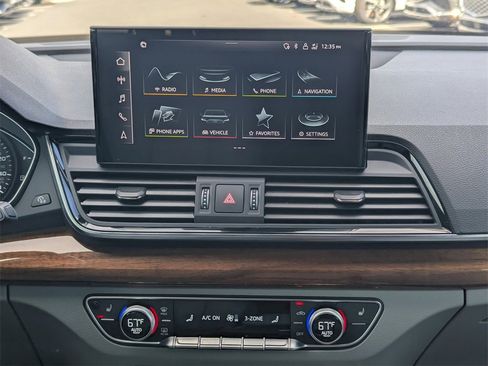 Used 2022 Audi Q5 2.0T Premium w/ Convenience Package image 17