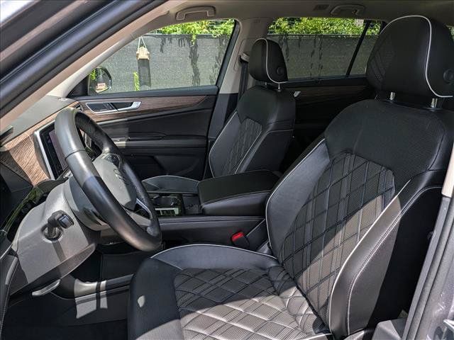 Certified 2025 Volkswagen Atlas SEL Premium R-Line AWD/4WD image 32