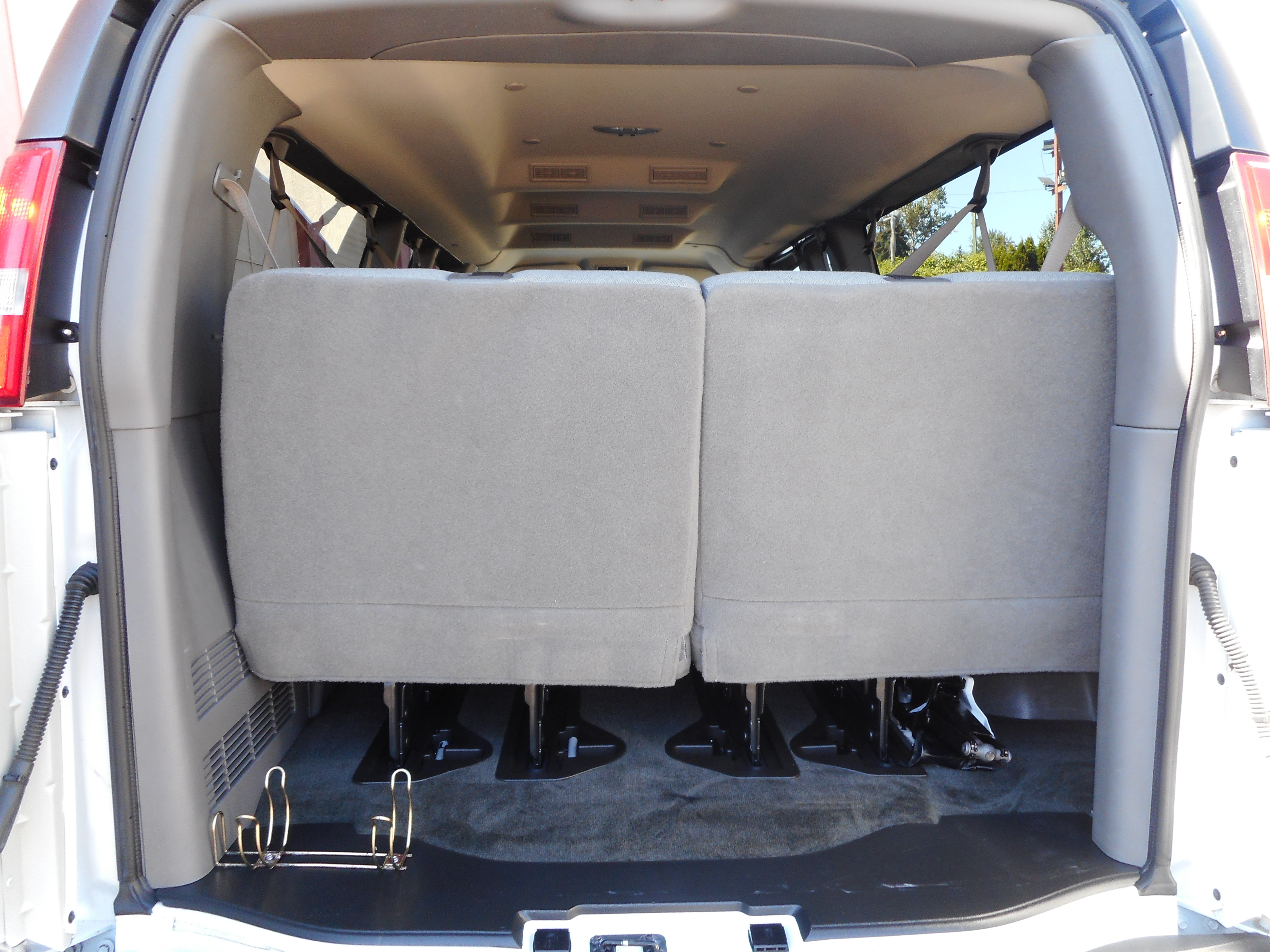 Used 2017 Chevrolet Express 3500 LT w/ LT Preferred Equipment Group RWD image 17