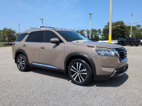 Used 2023 Nissan Pathfinder Platinum AWD/4WD image 3