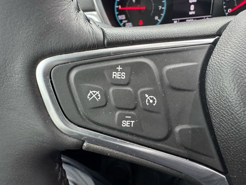 Used 2018 Chevrolet Equinox LT image 18